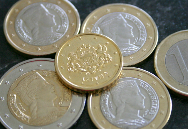 “Eurostat”: Latvijā minimālā alga ir trešā zemākā ES, Īrijā – otra augstākā