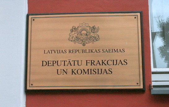 Dažādi viedokļi par nodokļa piemērošanu diasporas dāvinājumiem un pensijām; diskusijas turpinās