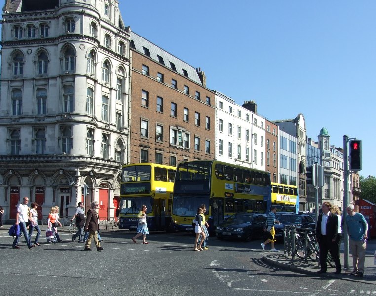 Dublinu 4 apsēdušas mušas
