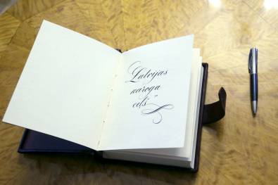 Latvijas valsts simtgades karogs tiks godināts diasporas skolotāju seminārā Cēsīs