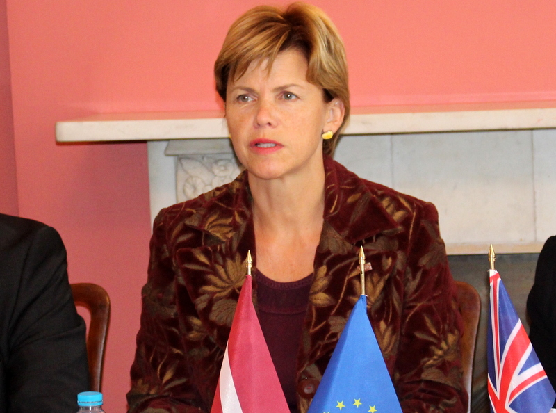 Deputāti vēršas ar jautājumiem pie Ārlietu ministra