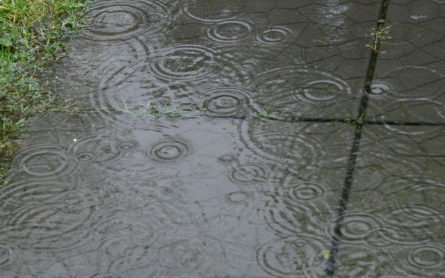 Meteorologi brīdina par stipru lietu