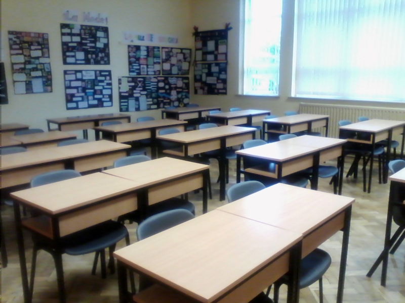 Īrijā ar likumu regulēs digitālo ierīču lietošanu skolās