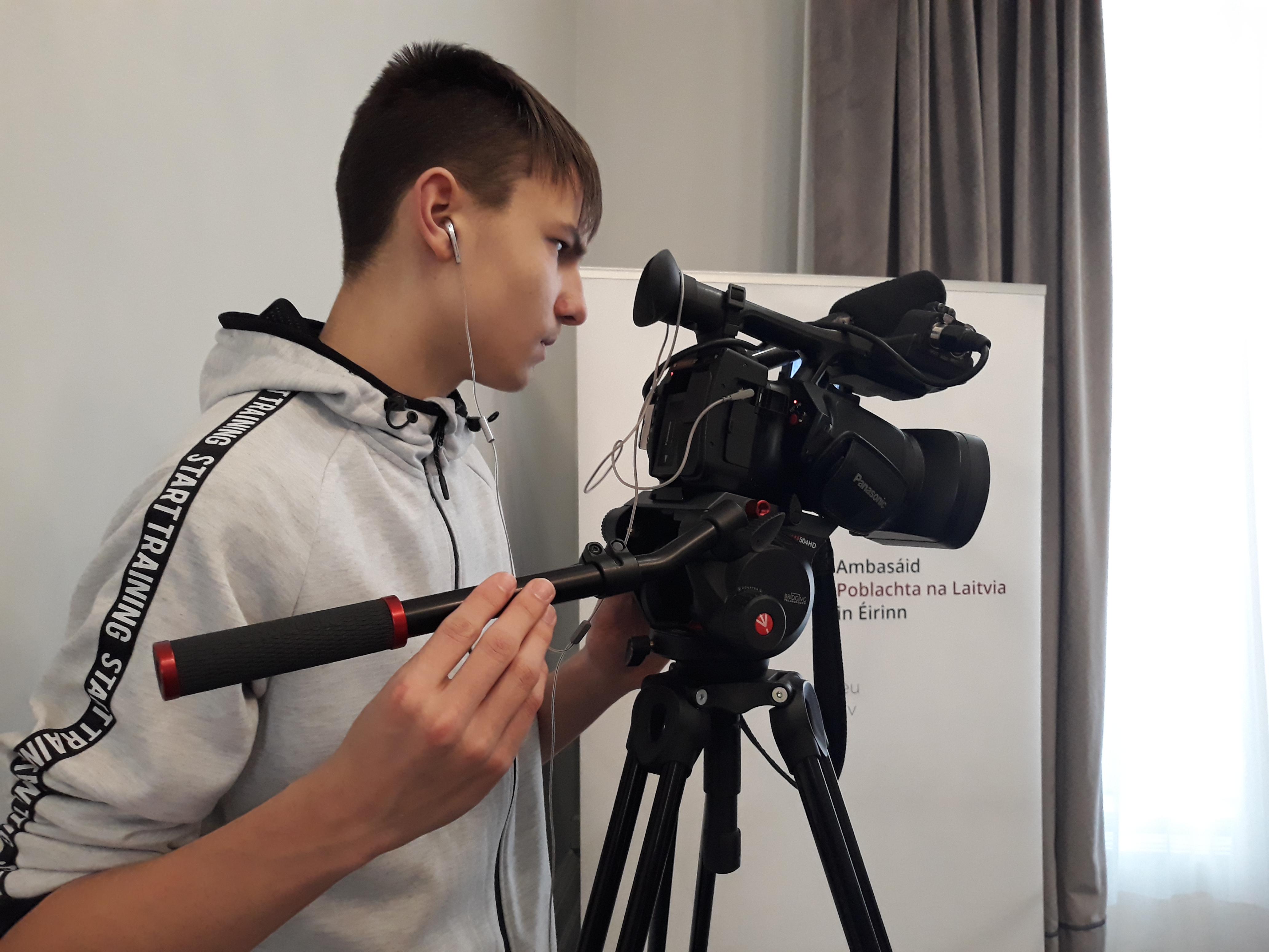 Sižets par īpašo uzdevumu vēstnieka tikšanos ar Īrijas latviešiem