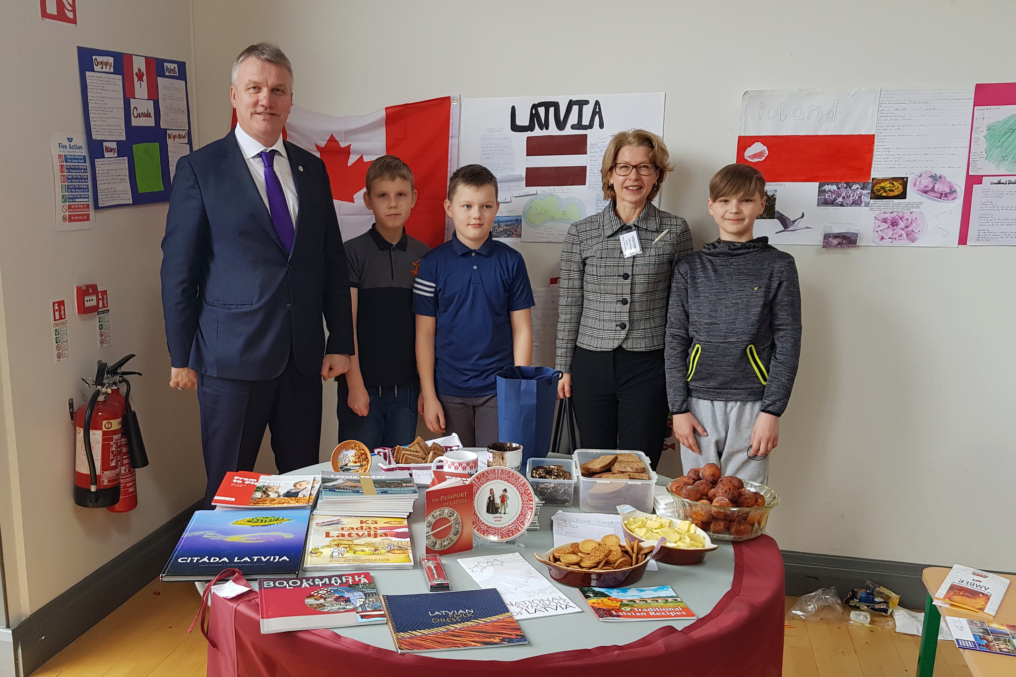 Kultūras dienā Viklovā skolēni iepazīstina ar Latviju