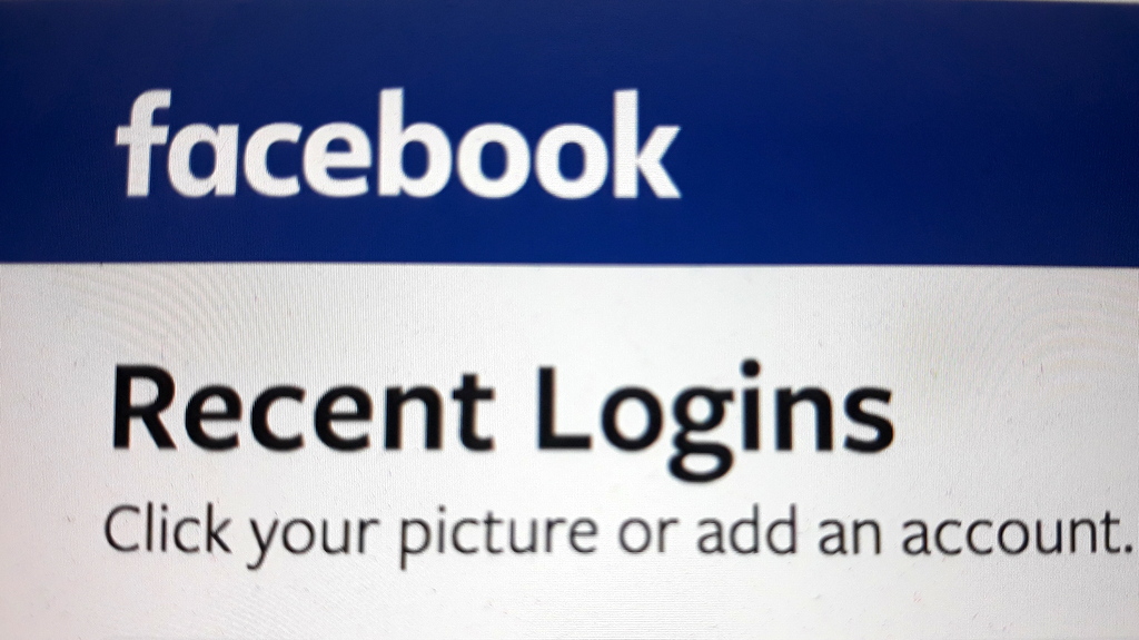 Mediji: “Facebook” noklausījies un atšifrējis lietotāju sarunas