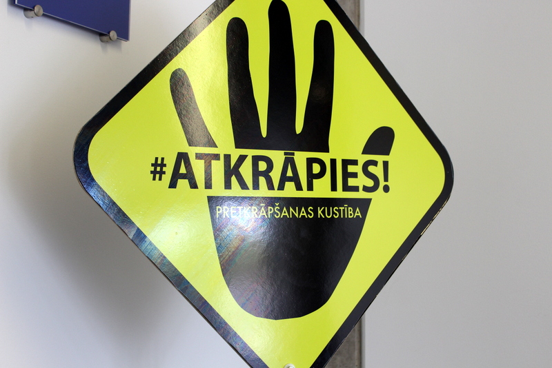 Kustība #Atkrāpies! aicina ziņot par pamanītajiem pārkāpumiem Latvijā