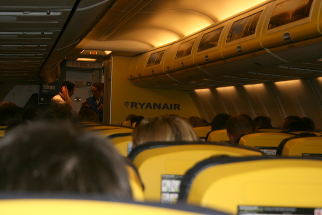 Ryanair piloti Lielbritānijā paziņo par streiku, Īrijas pilotu lēmums gaidāms rīt