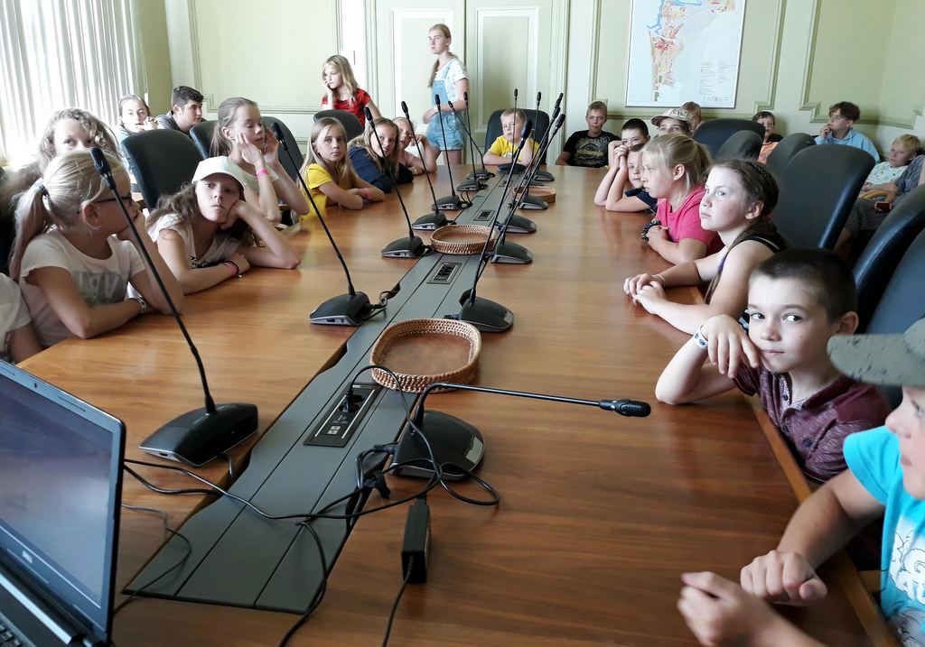 Izsludināts konkurss diasporas un Latvijas bērnu kopējām nometnēm