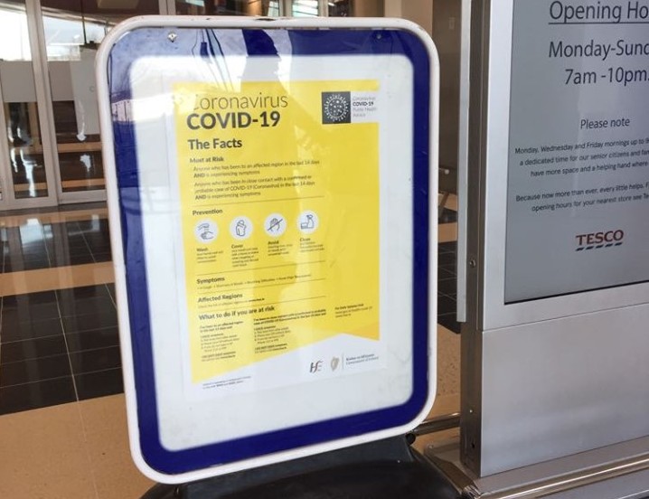 Covid-19 slimnieku skaits Īrijā pārsniedzis pusotru tūkstoti