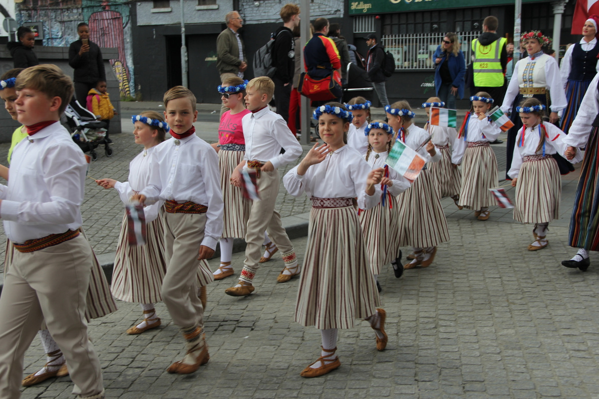 Mazie “Dzirnaviņu” dalībnieki joprojām jautri un kustīgi