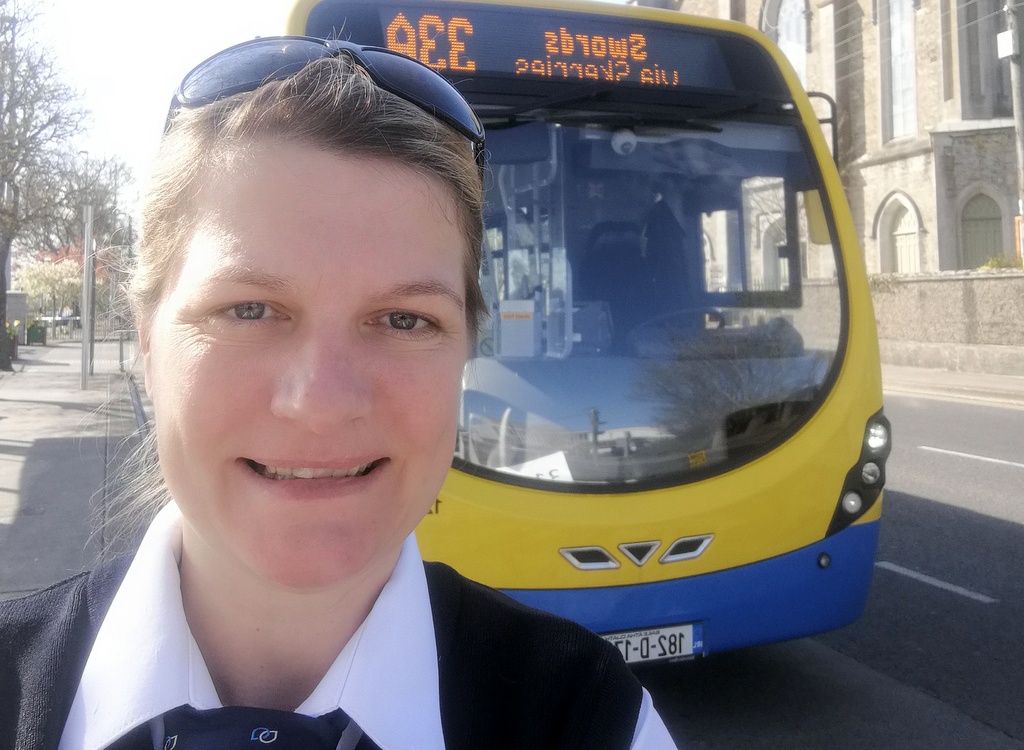 Darbs priekšējā līnijā – autobusa vadītāja un pavārs