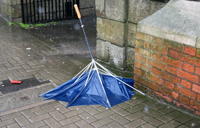 Met Éireann izsludinājis oranžo un dzelteno laika apstākļu brīdinājumu