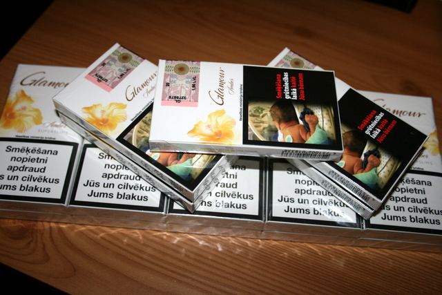 Revenue darbinieki konfiscē cigaretes