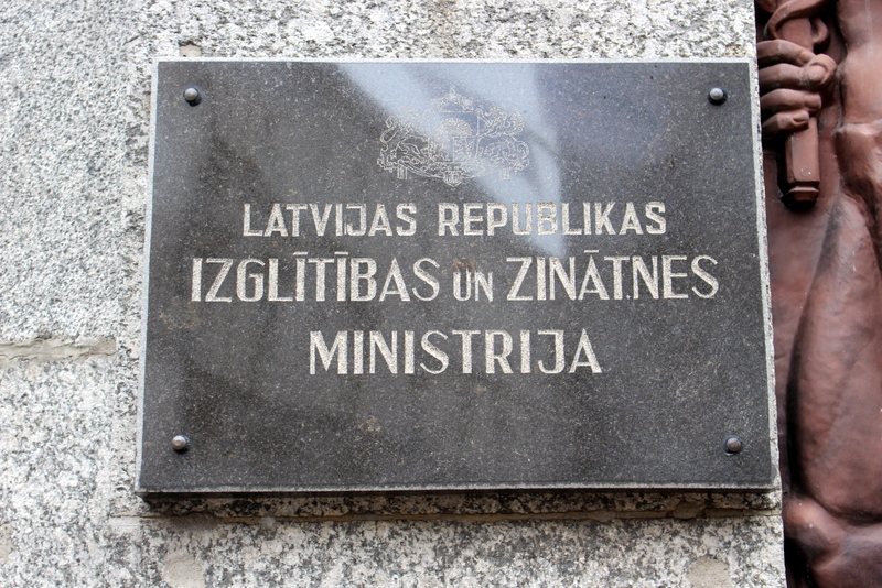 Saeima konceptuāli vērtēs iespēju ieviest efektīvāku dokumentu izvērtēšanu ārvalstu studentiem