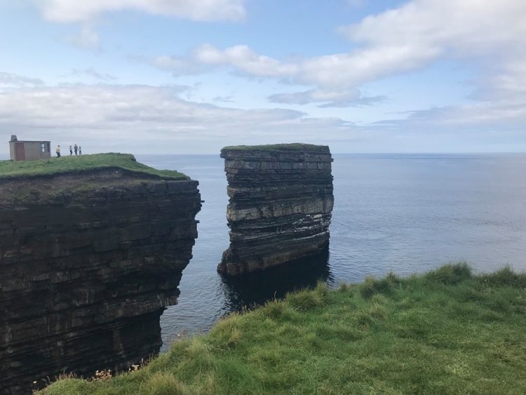 Downpatrick Head satiekas folklora, leģendas un vēsture
