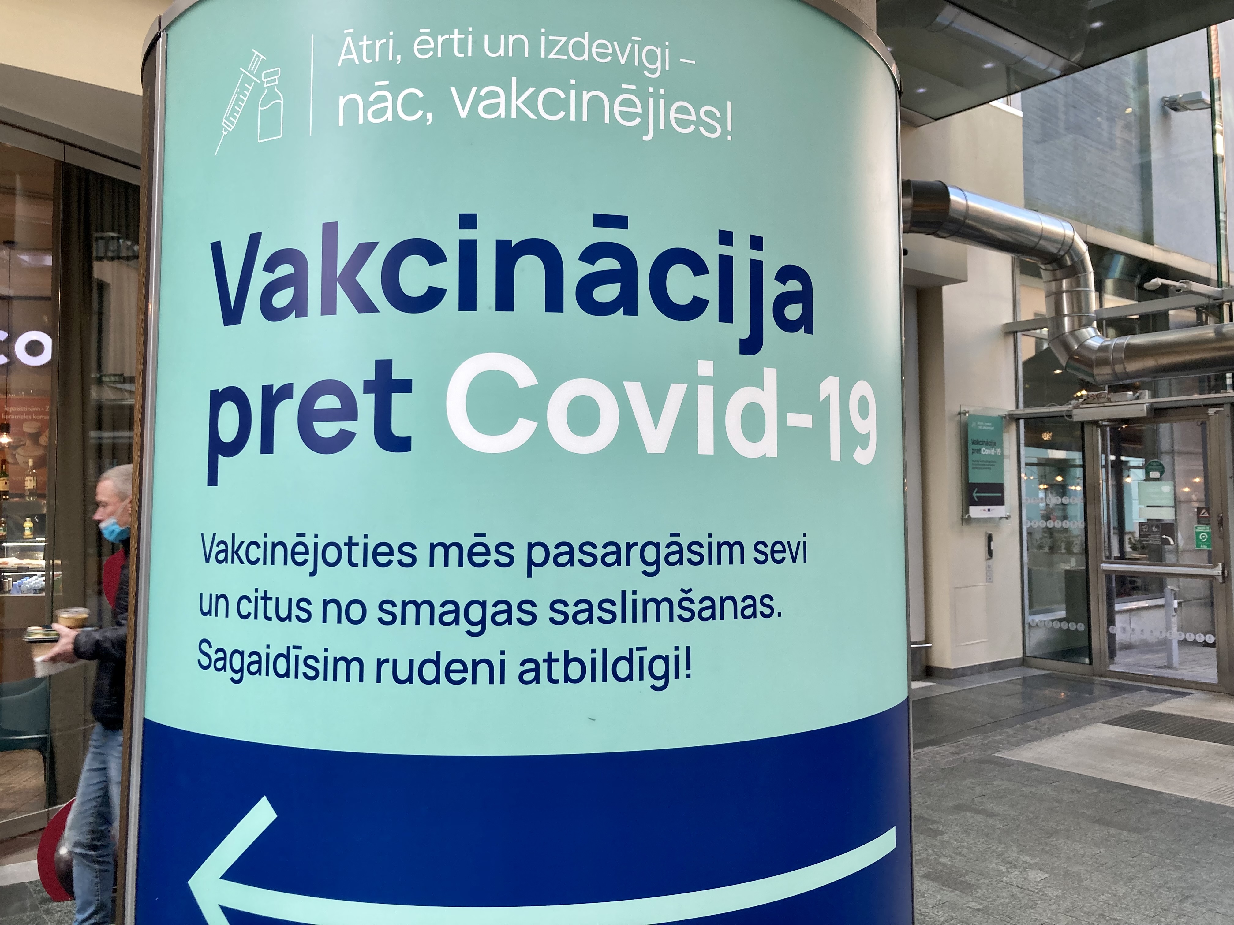 Pēc mājsēdes dzīve Latvijā noritēs “zaļajā režīmā”; nevakcinētajiem ierobežojumi paliks spēkā