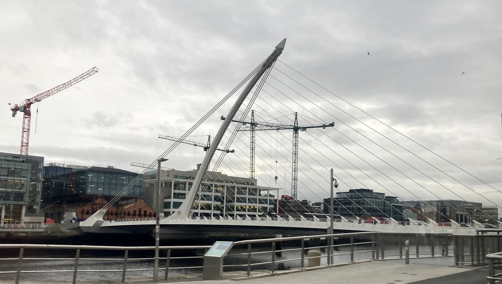 18.novembrī Latvijas karoga krāsās iemirdzēsies Semjuela Beketa tilts Dublinā