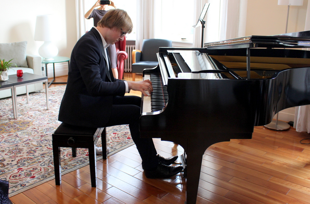 King House Vēstures un kultūras centrā muzicēs latviešu pianists Didzis Kalniņš