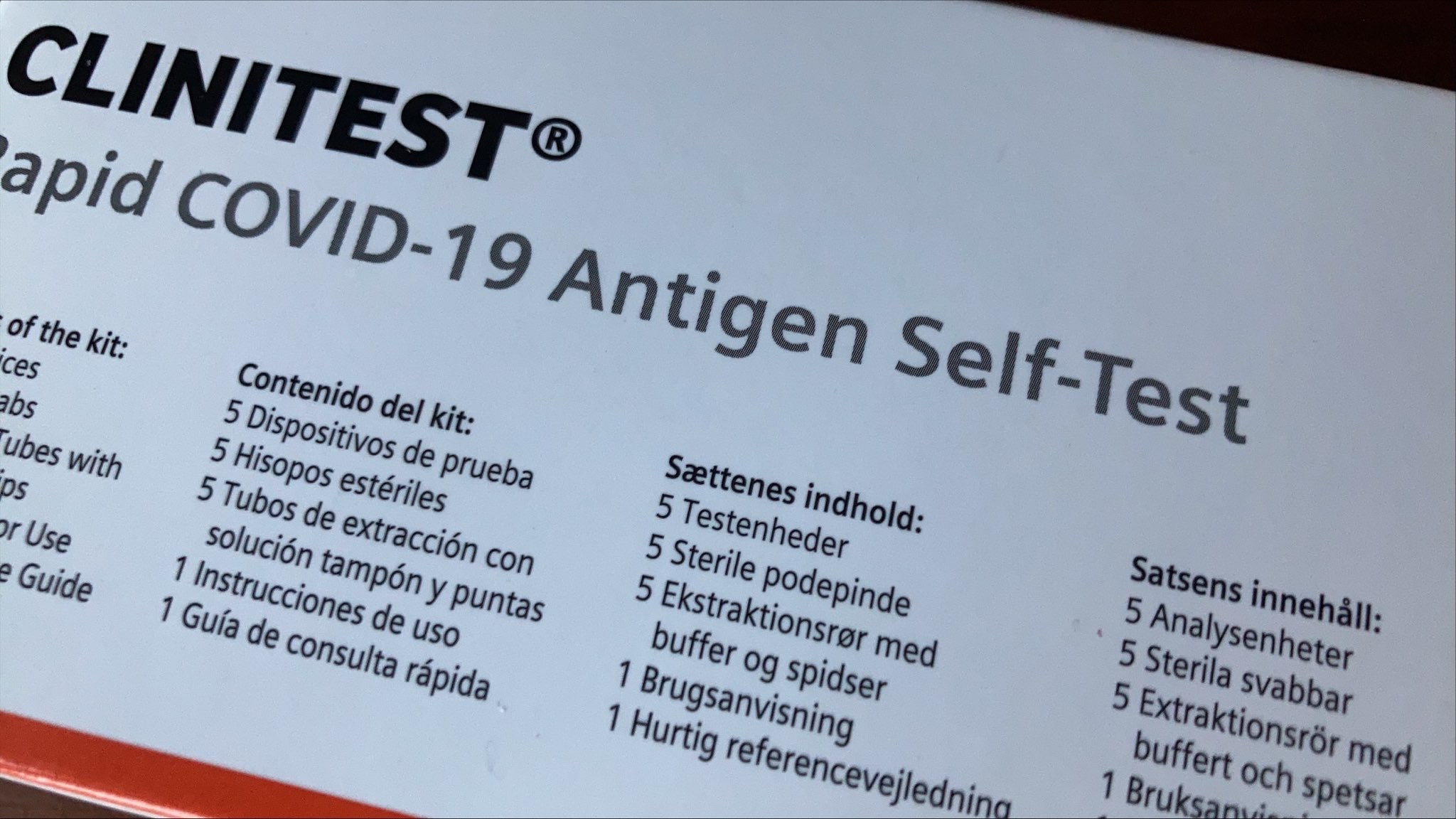 Pieaudzis skolēnu ģimenēm izsniegto antigēnu testu komplektu daudzums