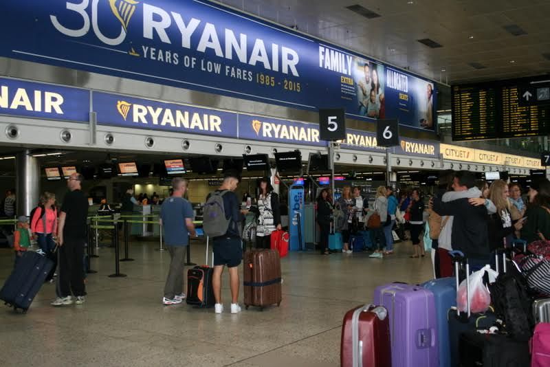 Dublinas lidostas rindu mazināšanai Ryanair aicina iesaistīt armiju