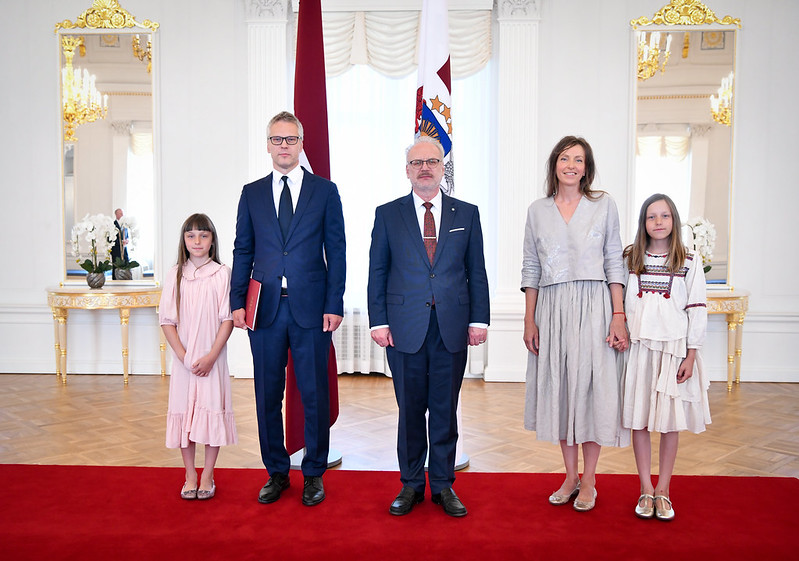 Jaunais Latvijas vēstnieks Īrijā Juris Štālmeistars saņem akreditācijas vēstuli