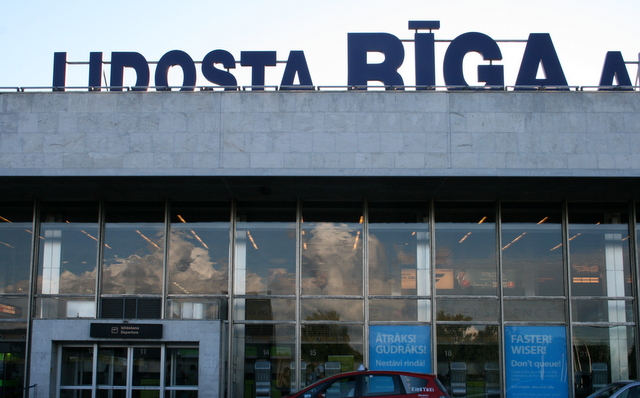 Lidostā „Rīga” aizturēts no Īrijas ieceļojošs Latvijas pilsonis