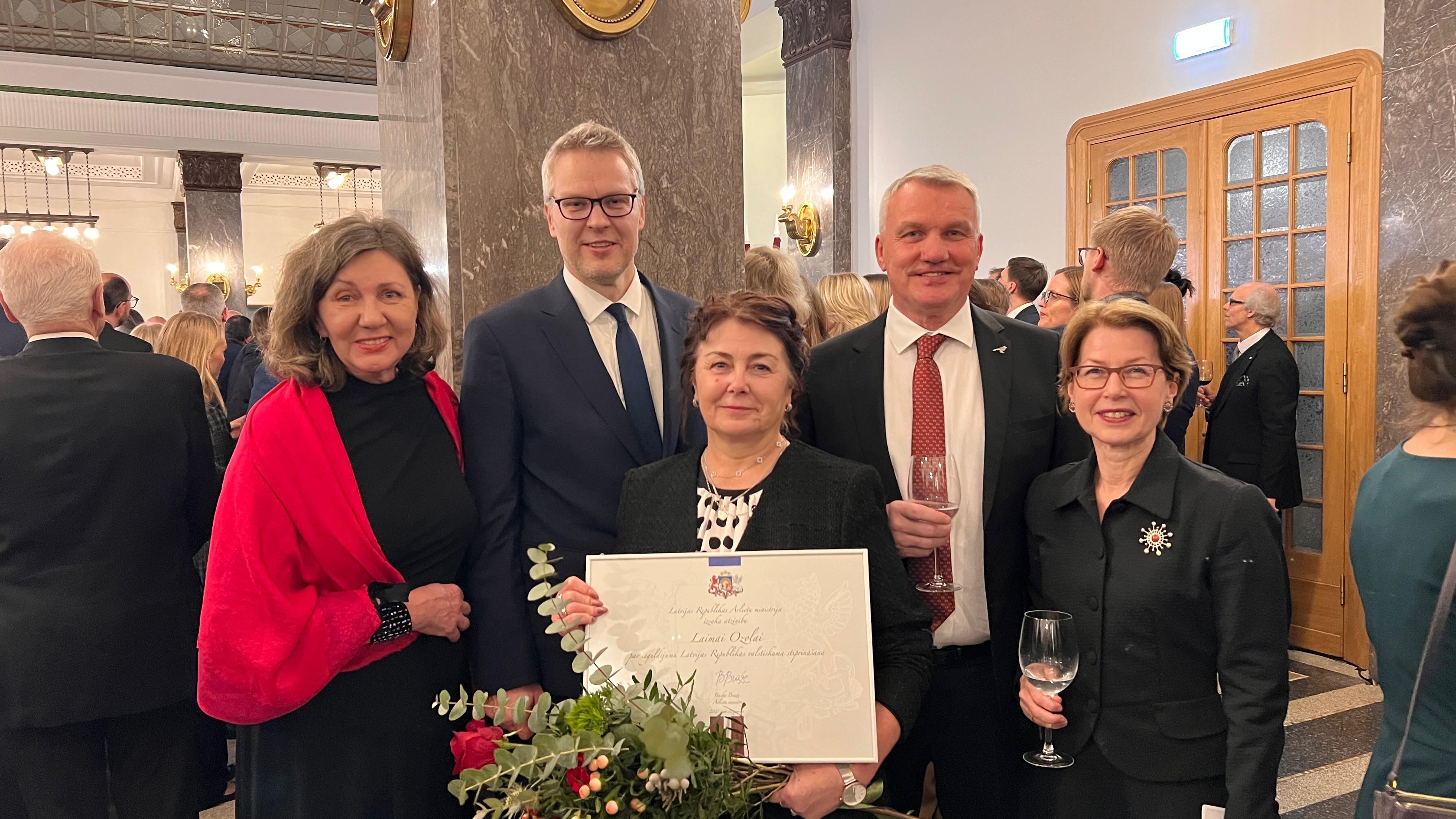 Ārlietu ministre pasniedz Atzinības rakstus