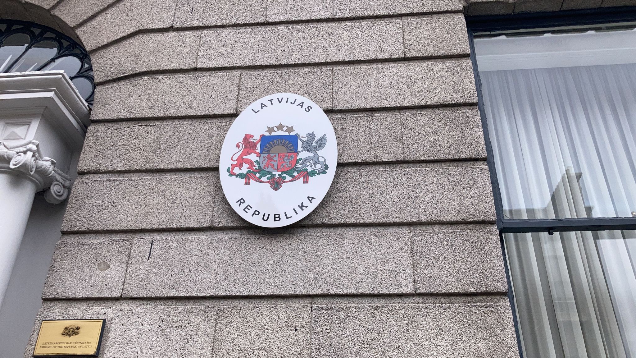Vēstniecība izsludina konkursu uz mājas pārvaldnieka/autovadītāja amata vietu