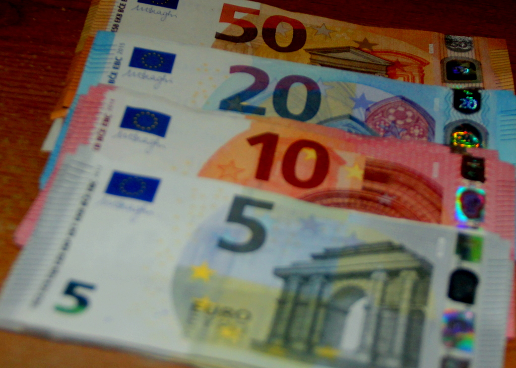 Finanšu ministrs paziņo par enerģijas kredītu izbeigšanu