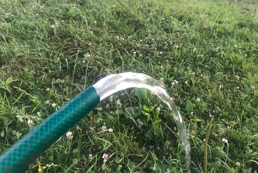 Izdots šļūteņu lietošanas aizliegums trim apgabaliem